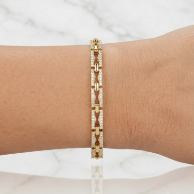 Pulseira cravejada em micro zirconias.