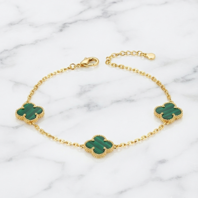 Pulseira trevo verde.
