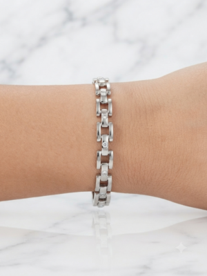 Pulseira com zirconias cristal.