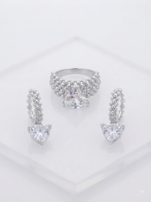 Conjunto brinco e anel com zirconia coração. (Anel 22)