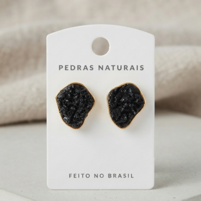 Brinco orgânico médio em pedra natural turmalina negra.