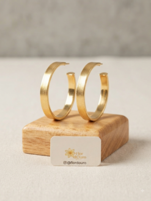 Argola banhado a ouro 18k.