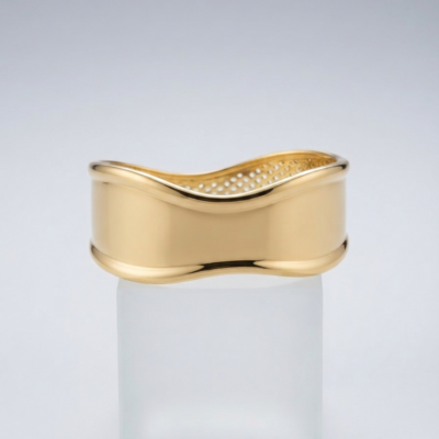 Bracelete orgânico liso.