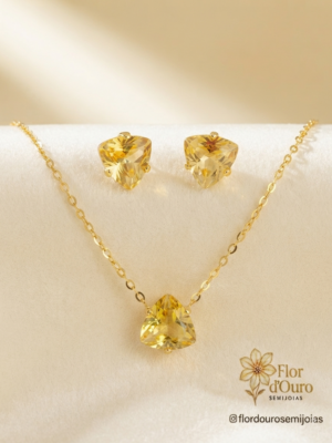Conjunto pedra em zirconia formato triangular, amarelo.